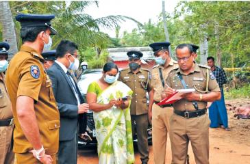 තඹු­ත්තේ­ගම ප්‍රධාන මහේ­ස්ත්‍රාත් එම්. වී නුවන් කෞශල්‍ය විසින් ස්ථානීය පරී­ක්ෂණ සිදු කළ අයුරු