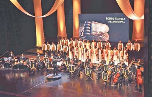 2016 අගෝස්තු මස 25 වන දින නෙළුම් පොකුණ රංග ශාලාවේ දී ශ්රී ලංකා නාවික හමුදාවේ ශිල්පීන් සමග ගයත්රී කේමදාසයන් පිරිනිවන් මංගල්යය කැන්ටාටාව මෙහෙයවූ අවස්ථාව.
