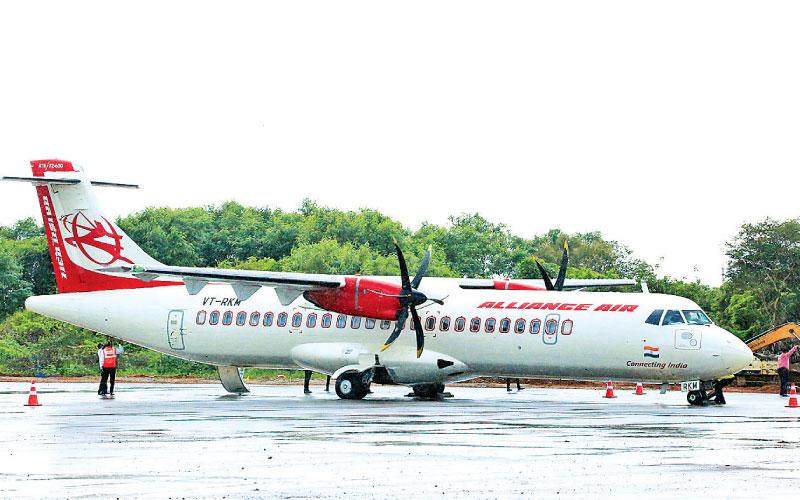 යාපනය ගුවන් තොටුපොළට පැමිණි පළමු ගුවන් යානය