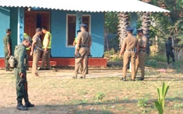 අයියකච්චි ප්රදේශයේ පිපිරීමෙන් පසුව ආරක්ෂක අංශ විසින් නිවාස පරීක්ෂා කළ අයුරු