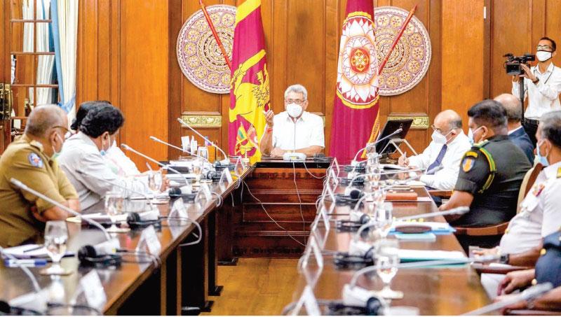 මත් උවදුර වැළැක්වීම පිළිබඳව ගෝඨාභය රාජපක්ෂ ජනාධිපතිතුමා රජයේ ඉහළ නිළධාරීන් සමඟ සාකච්ඡාවක