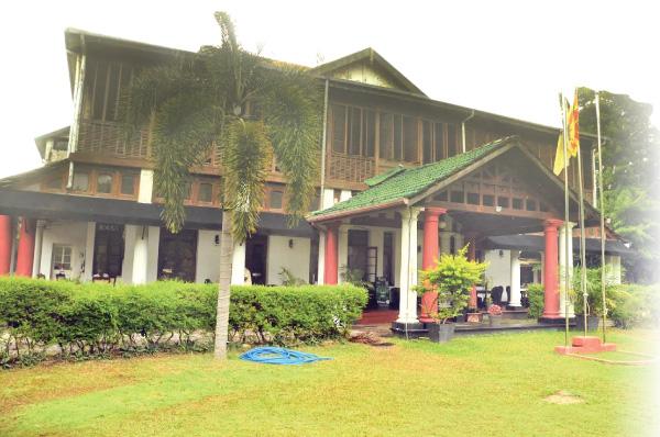 වසර 100ක් පමණ පැරැණි එයිටි ක්ලබ්හි ගොඩනැඟිල්ල වත්මනෙහි දිස්වන ආකාරය