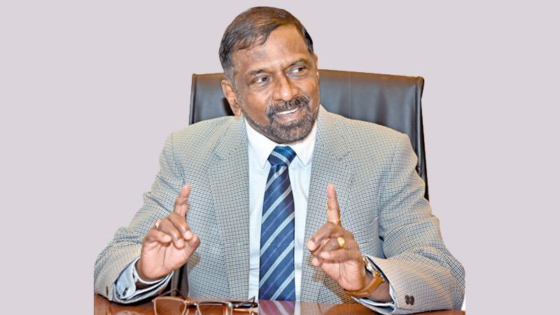 විදේශ අමාත්යාංශයේ ලේකම් අද්මිරාල් මහාචාර්ය ජයනාත් කොළඹගේ