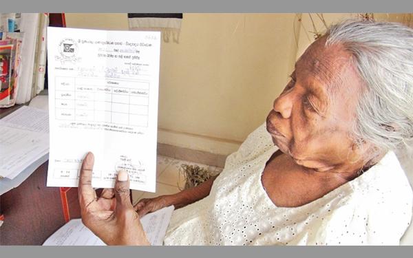 ලීලාවති විභාග ප්රතිපල වාර්තා පෙන්වමින්