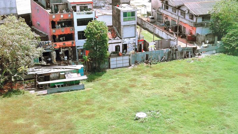කොළඹ ඩාර්ලි පාරේ පිහිටි අදාළ ඉඩම සිළුමිණ කැමරා ශිල්පි දුෂ්මන්ත මායාදුන්නේ සේයාරුවකට නැගුවේ මෙසේය.