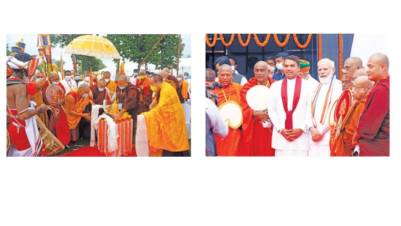 කුසිනාරා ජාත්යන්තර ගුවන්තොටුපළ විවෘත කිරීමේ උත්සවයට එක්ව සිටි නායක ස්වාමීන් වහන්සේ ඇතුළු ඉන්දිය අගමැති නරේන්ද්ර මෝදි, තරුණ කටයුතු හා ක්රීඩා ඇමති නාමල් රාජපක්ෂ සහ දූත පිරිස