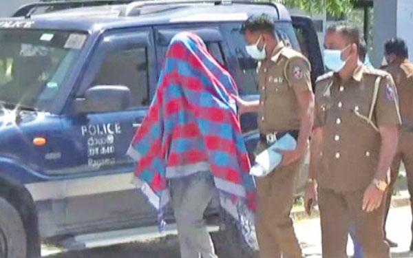 ප්රධාන සැකකරු ඇතුළු සැකකරුවන් අධිකරණයට රැගෙන ආ අයුරු.
