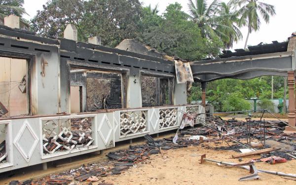 කුරුණෑගල ප්‍රාෙද්ශීය සභාවේ සභා­පති අචල නිමන්තගේ  ප්‍රහාරයට ලක් වූ නිවෙස
