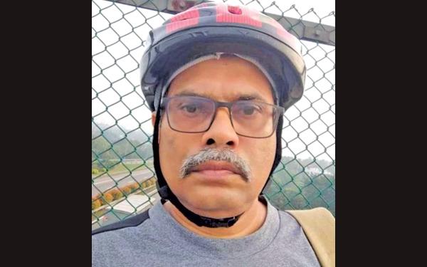අතුරුගිරියෙ සිට සෙත්සිරිපායට පා පැදිය පදින අතර මිතුරන්ට යවපු අවසන් සෙල්ෆිය