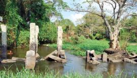 මල්වතු ඔයේ ගල් පාලම