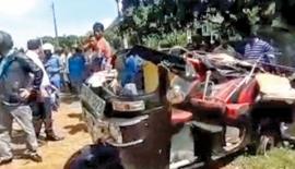 වැල්ල­වා­යේදී අන­තු­රට ලක්වූ ත්‍රිරෝද රථය