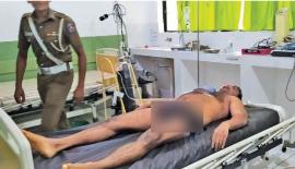 නෙමි නාදන් රත්න­රාජා වෛද්‍ය­ව­ර­යාගේ මෘත­ශ­රී­රය නෙළුව රෝහලේ තබා ඇති අයුරු