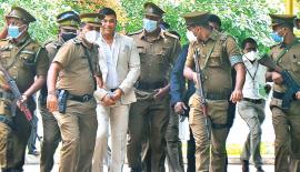 දැඩි රැක­වල් මැද රන්ජන් බන්ධ­න­ගා­රය වෙත රැගෙන ගිය අව­ස්ථාව