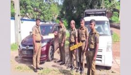 මත්තෙ­ගො­ඩින් සොර­කම් කරන ලද විසෙල් රථය පැහැර ගැනී­මට පැමිණි සැක­ක­රු­වන් අත්අ­ඩං­ගු­වට ගත් මත්තෙ­ගොඩ පොලිස් ස්ථානා­ධි­පති සුමේධ විමල ගුණ­රත්න ප්‍රමුඛ නිල­ධාරි කණ්ඩා­යම