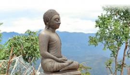 කඳු මුඳුනේ ස්ථාපිත බුදු පිළි­ම­යක්