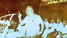 ලංකා කොමියුනිස්ට් පක්ෂයේ නායක ශන්මු­ග­දා­සන් රැස්වී­මක් අම­ත­මින් සිටියදී