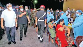පසු­ගිය දින­වල කොළඹ විහා­ර­ම­හා­දේවි උද්‍යා­නයේ පැවති පැය 24 එන්න­ත්ක­රණ මධ්‍ය­ස්ථා­නය නිරී­ක්ෂ­ණය කිරීම සඳහා 2 වැනිදා රාත්‍රියේ ජනා­ධි­පති ගෝඨා­භය රාජ­ප­ක්ෂ­යන් එම ස්ථාන­යට පැමිණි අතර  ඡායා­රූ­පයේ දැක්වෙන්නේ එහි අව­ස්ථා­වකි.  
