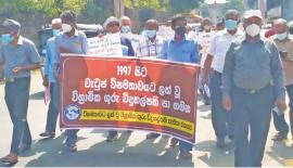 උද්ඝෝ­ෂ­ණය ට එක්වූ පිරි­ස්