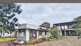 හිටපු රාජ්‍ය අමාත්‍ය අරුන්දික ප්‍රනාන්දුගේ දංකො­ටුව නිවස ගිනි ගෙන විනාශ වී ඇති අයුරු