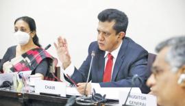 කෝප් කමිටු සභා­ප­ති­ මහාචාර්ය චරිත හේරත් ඉන්දීය ණය ආධාර භාවිත නොකි­රීම පිළි­බ­ඳව කරුණු විම­ස­මින්