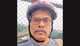 අතු­රු­ගි­රියෙ සිට සෙත්සි­රි­පා­යට පා පැදිය පදින අතර මිතු­රන්ට යවපු අව­සන් සෙල්ෆිය